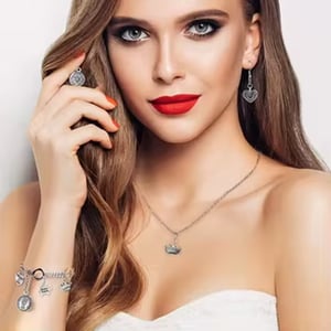 Factory sells alloy pendants at wholesale prices