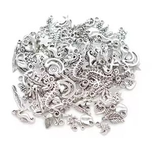 Factory sells alloy pendants at wholesale prices