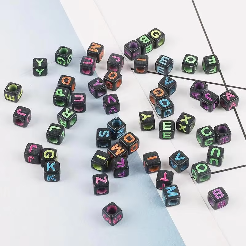 Selling Bulk Alphabet Beads Square Shape Acrylic Russian Letter Beads